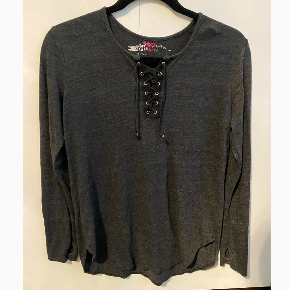 So Nikki lace up top